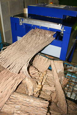 Cardboard shredder machine 